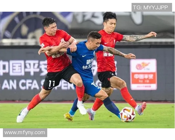 昆山足球俱乐部迎战长春亚泰全力争胜展现球队实力与拼搏精神